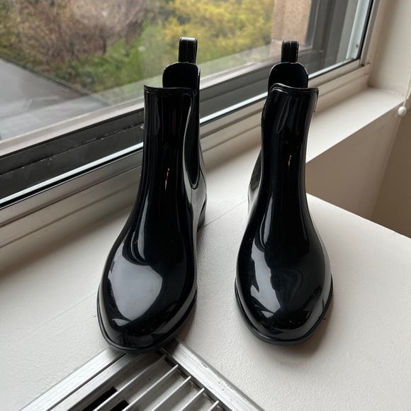 Ralph Lauren Women's Rain Boot. Size 6. - Picture 3 of 10